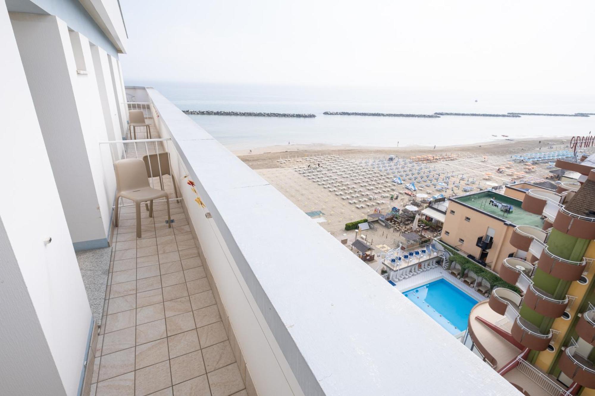 Hotel Capitol Gatteo a Mare Luaran gambar