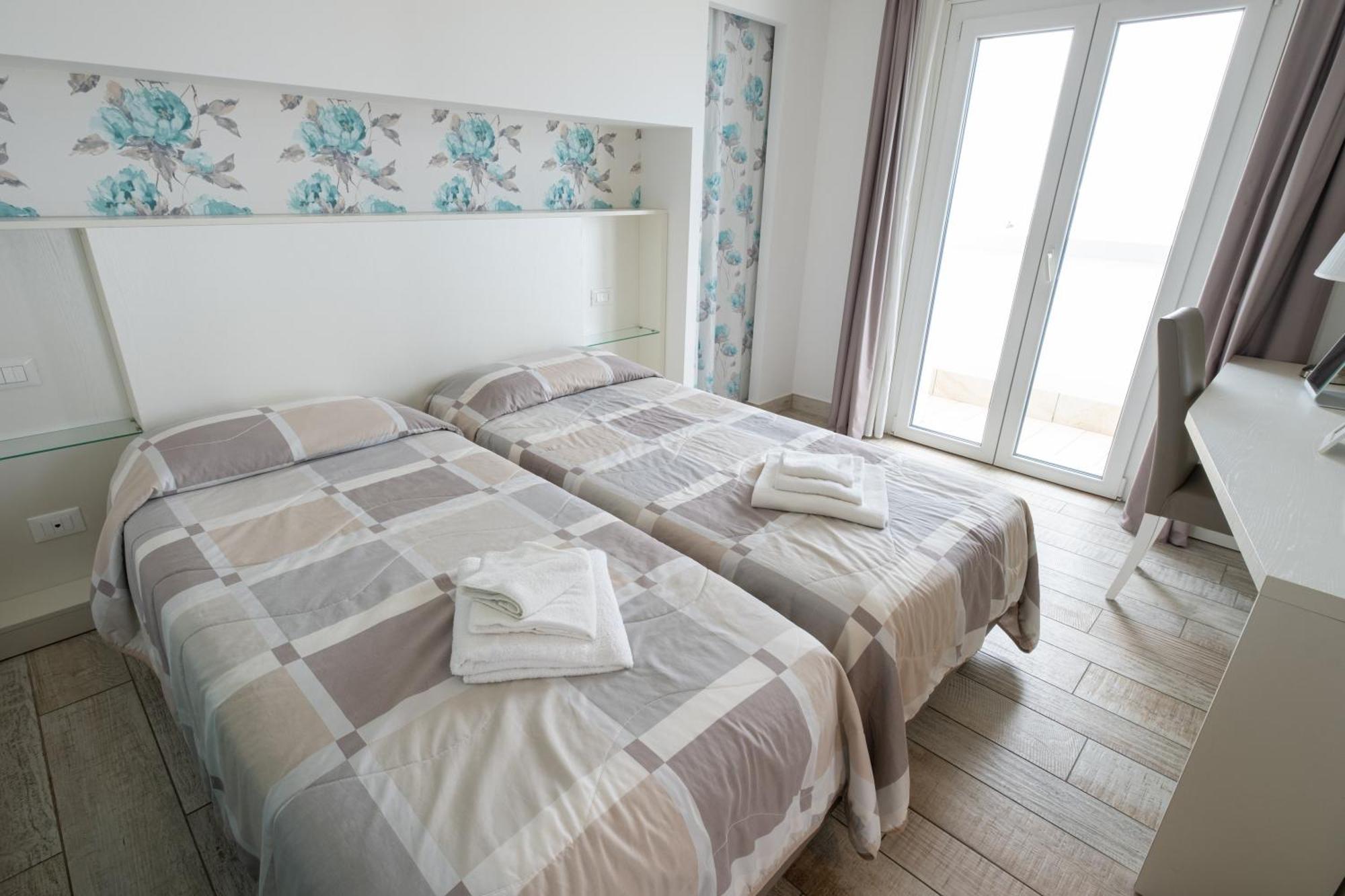 Hotel Capitol Gatteo a Mare Luaran gambar